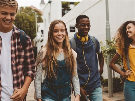 how to help teenager make friends and why friendship is crucial for their mental health